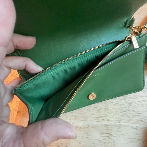 TORY BURCH Green Quilted Fleming Soft Leather Logo Crossbody! New Condition - Picture 7 of 10